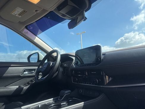Certified 2023 Nissan Rogue Platinum w/ Platinum Premium Package FWD image 28