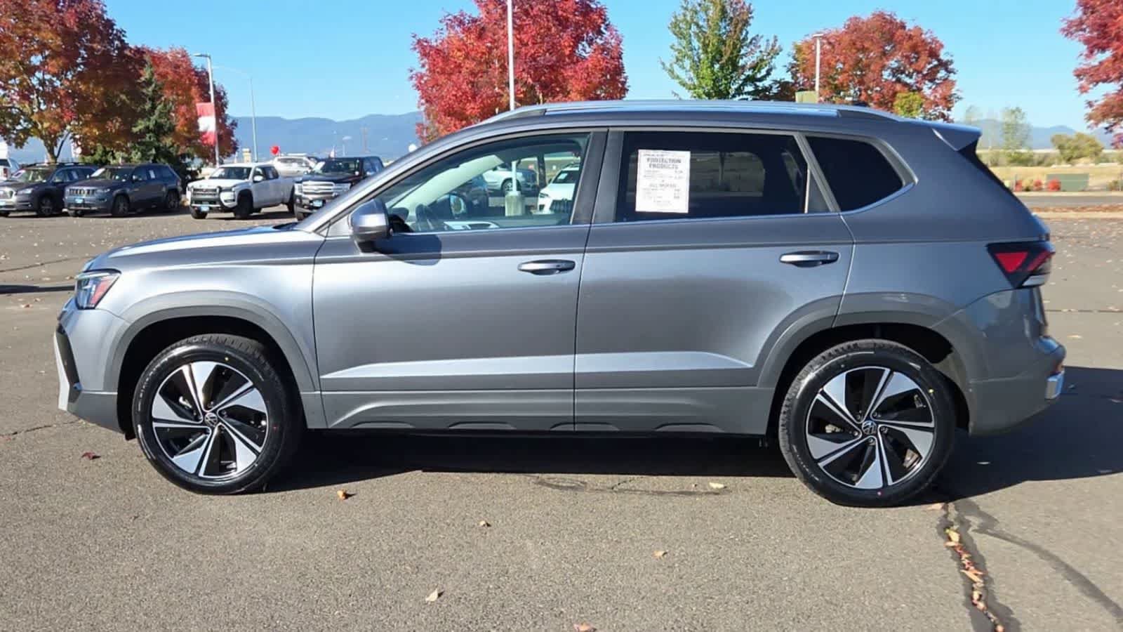 Used 2025 Volkswagen Taos SE AWD/4WD image 5