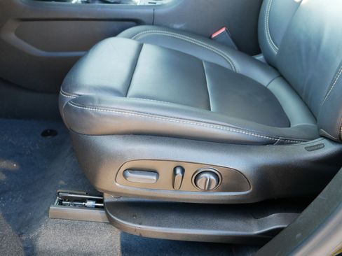 Used 2023 Chevrolet Traverse LT w/ LT Premium Package image 20