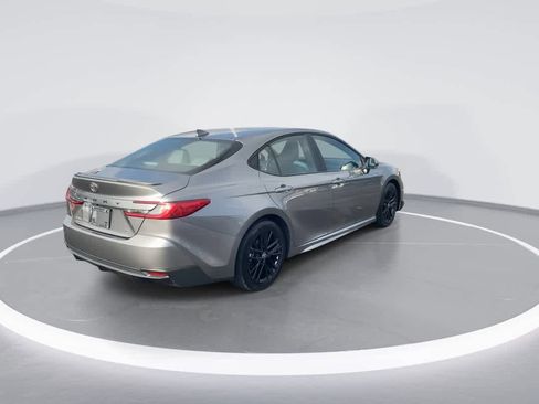 Used 2025 Toyota Camry SE w/ Convenience Package image 8
