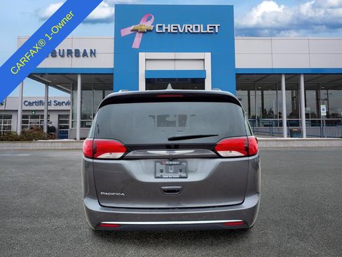 Used 2018 Chrysler Pacifica Touring-L FWD image 7