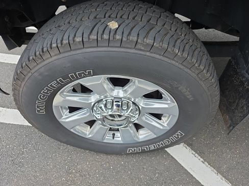 Used 2019 Ford F350 Platinum w/ FX4 Off-Road Package AWD/4WD image 6