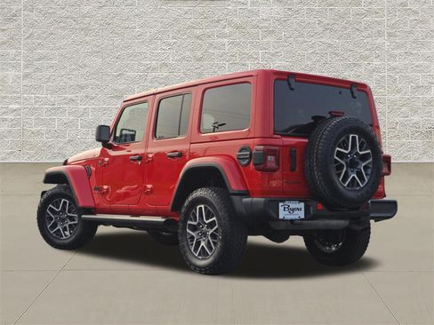 Used 2025 Jeep Wrangler Unlimited Sahara w/ Technology Group AWD/4WD image 5