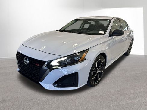 Certified 2024 Nissan Altima 2.5 SR FWD image 31