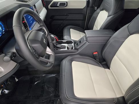 New 2026 Ford Bronco Outer Banks w/ Sasquatch Package AWD/4WD image 12