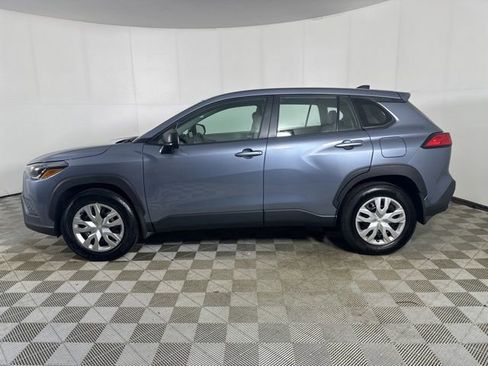 Used 2025 Toyota Corolla Cross L AWD/4WD image 3