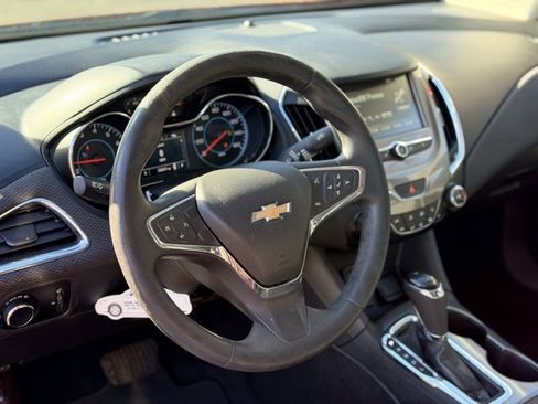 Used 2017 Chevrolet Cruze LT w/ Convenience Package image 7