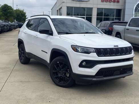 New 2026 Jeep Compass Latitude AWD/4WD image 32