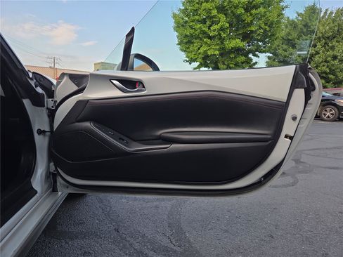 Used 2016 MAZDA MX-5 Miata Grand Touring RWD image 24