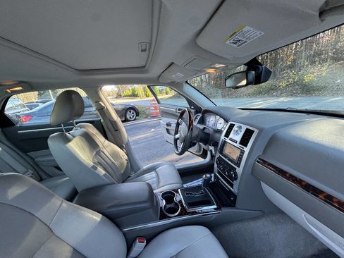 Used 2009 Chrysler 300 C image 14