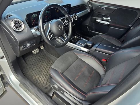 Used 2022 Mercedes-Benz GLB 250 4MATIC image 13
