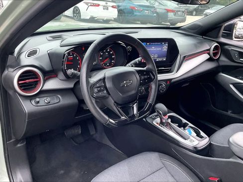 Used 2024 Chevrolet Trax RS FWD image 17