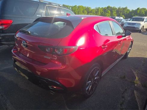 Used 2019 MAZDA MAZDA3 Hatchback w/ Preferred Package FWD image 2