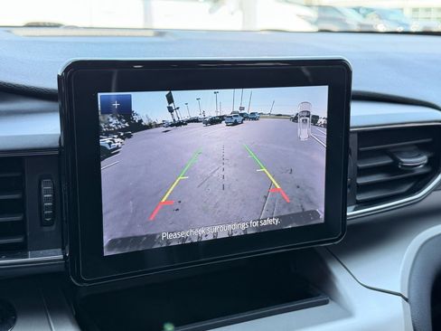 Used 2021 Ford Explorer XLT w/ Equipment Group 202A image 16