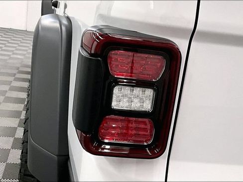 Used 2026 Jeep Gladiator Mojave AWD/4WD image 34