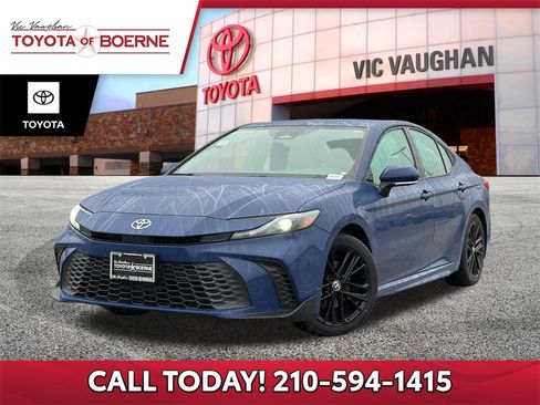 Certified 2025 Toyota Camry SE image 1