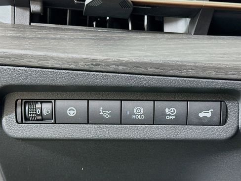 Used 2024 Nissan Ariya AWD image 17