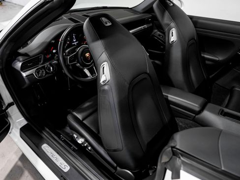 Used 2017 Porsche 911 Carrera 4S image 21