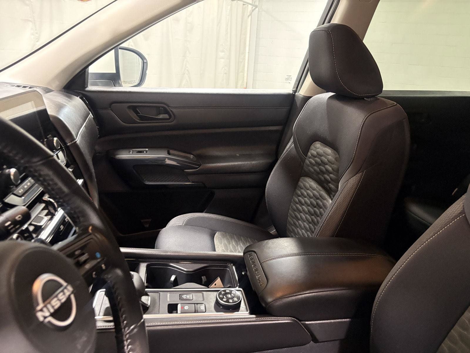 Used 2024 Nissan Pathfinder SV AWD/4WD image 31
