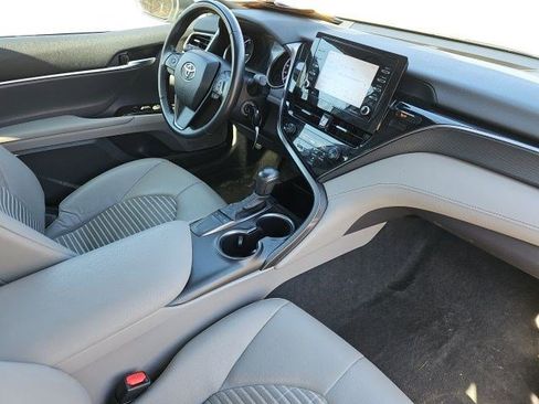Used 2024 Toyota Camry SE image 14