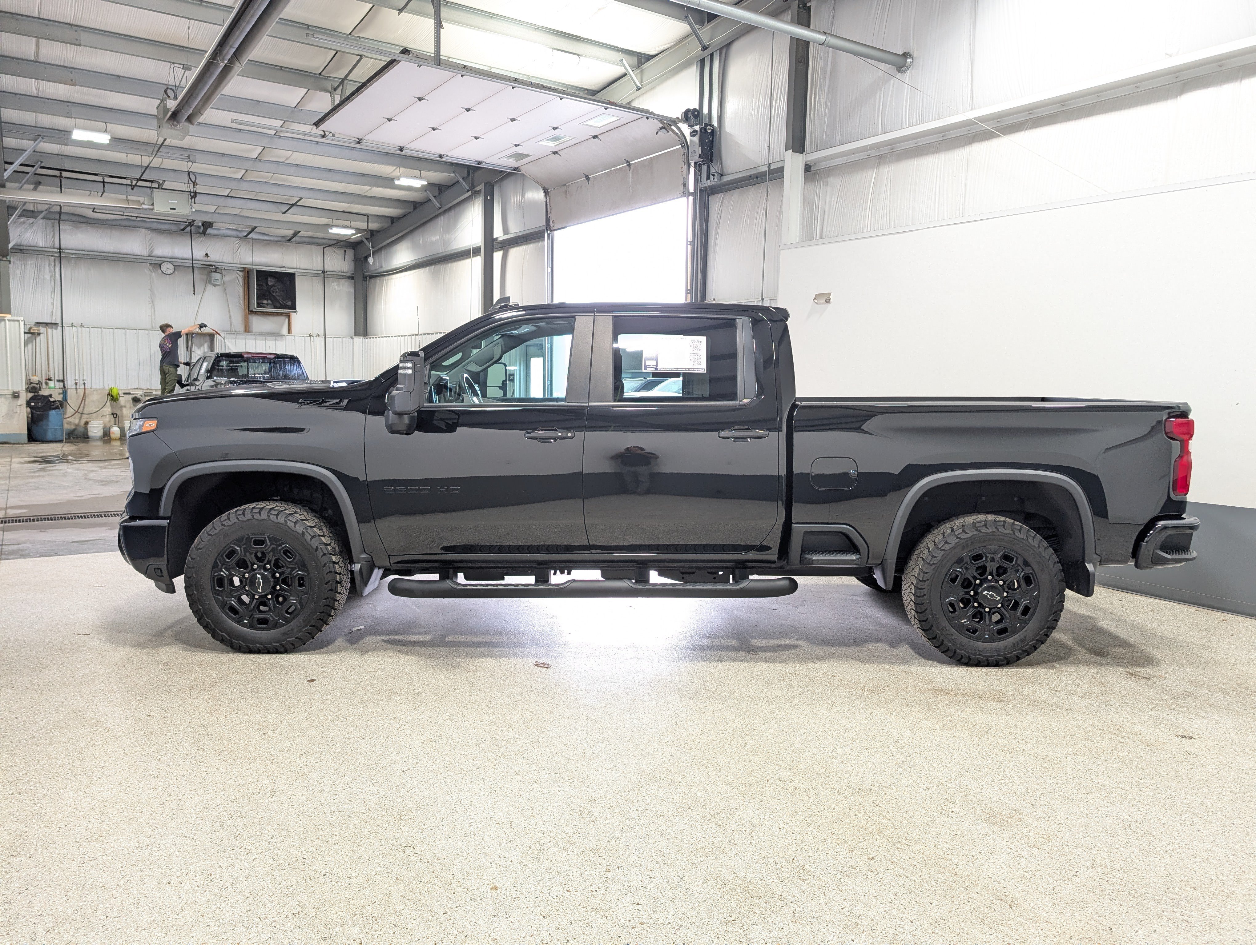 Used 2024 Chevrolet Silverado 2500 LT w/ Midnight Edition AWD/4WD image 6