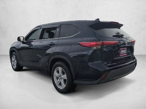 Used 2021 Toyota Highlander LE FWD image 8