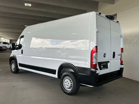 Used 2024 RAM ProMaster 2500 w/ Convenience Group FWD image 3