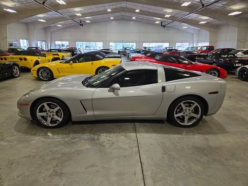 Used 2007 Chevrolet Corvette Coupe w/ Preferred Equipment Group image 2