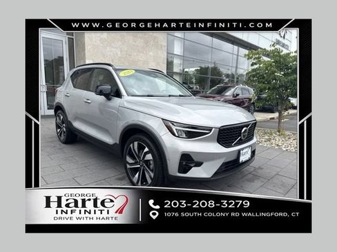 Used 2023 Volvo XC40 B5 Plus w/ Protection Package Premier AWD/4WD image 1