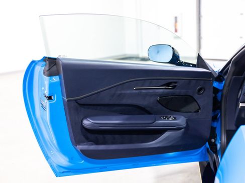 Used 2025 Aston Martin V8 Vantage Coupe image 28