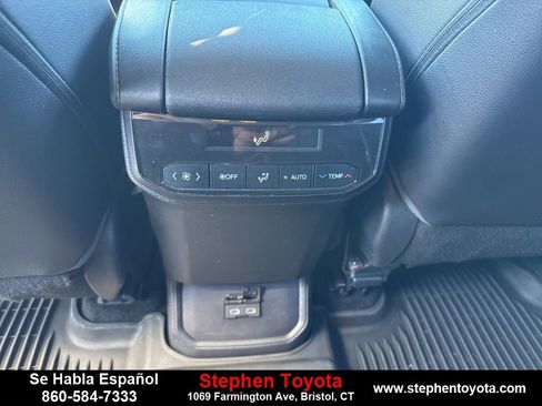 Used 2023 Toyota Highlander XLE image 11