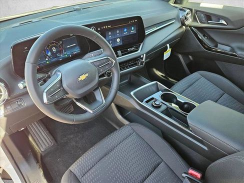 New 2026 Chevrolet Equinox LT image 3