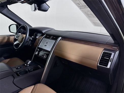 Used 2023 Land Rover Discovery Metropolitan Edition image 31