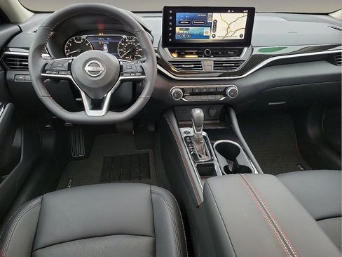 Used 2024 Nissan Altima 2.5 SR w/ SR Premium Package FWD image 10