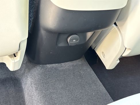 Used 2023 Volvo XC90 B6 Plus w/ Protection Package Premier image 13