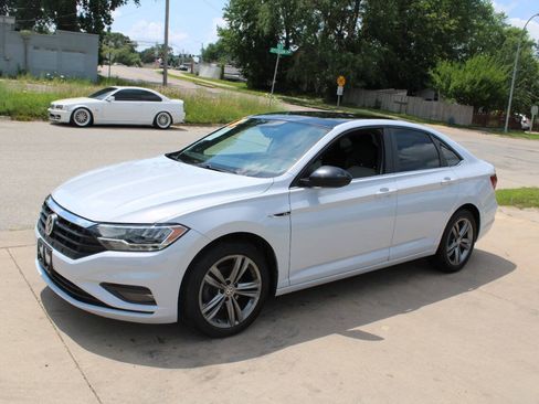 Used 2019 Volkswagen Jetta R-Line FWD image 4
