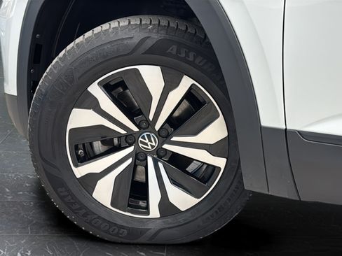 Used 2024 Volkswagen Atlas SE AWD/4WD image 34