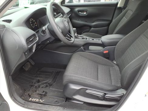 Used 2025 Honda HR-V LX image 8