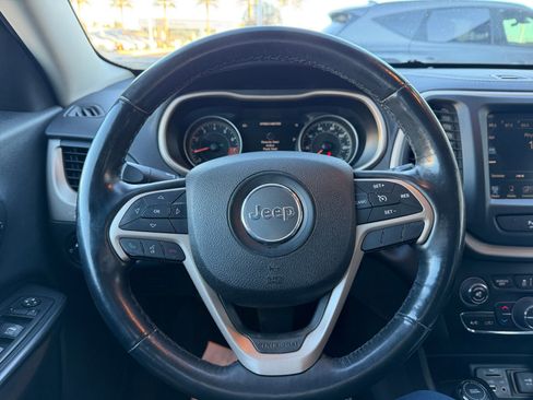 Used 2015 Jeep Cherokee Limited w/ Luxury Group image 9