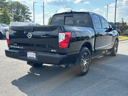 Used 2022 Nissan Titan SV w/ SV Convenience Package RWD image 6