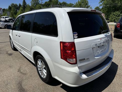 Used 2014 Dodge Grand Caravan SXT w/ UConnect Hands-Free Group FWD image 4