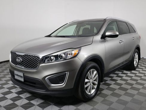 Used 2017 Kia Sorento FWD w/ LX Convenience Package image 5