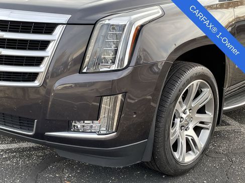 Used 2018 Cadillac Escalade ESV Luxury image 51