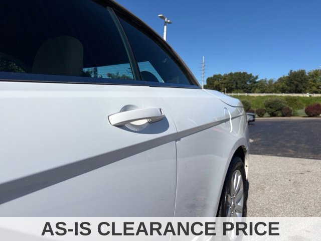 Used 2011 Chrysler 200 Touring w/ Cold Weather Group FWD image 21