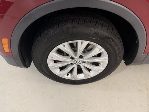 Used 2019 Volkswagen Tiguan SE w/ Panoramic Sunroof Package AWD/4WD image 11