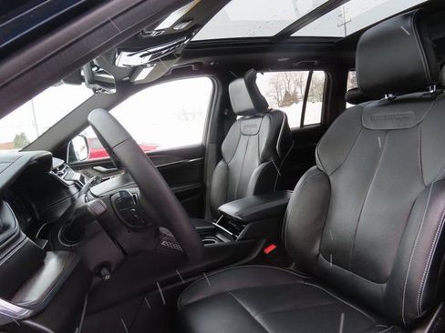 Used 2024 Jeep Grand Cherokee Overland w/ Luxury Tech Group IV image 21