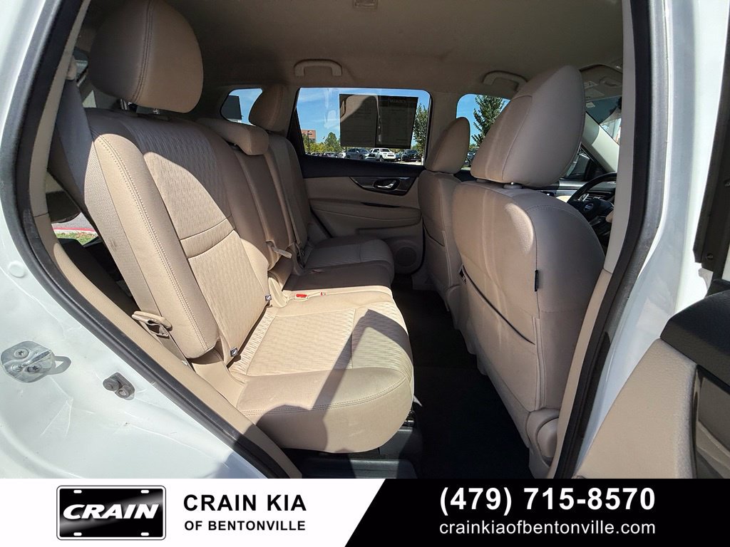 Used 2017 Nissan Rogue SV w/ SV Premium Package FWD image 31