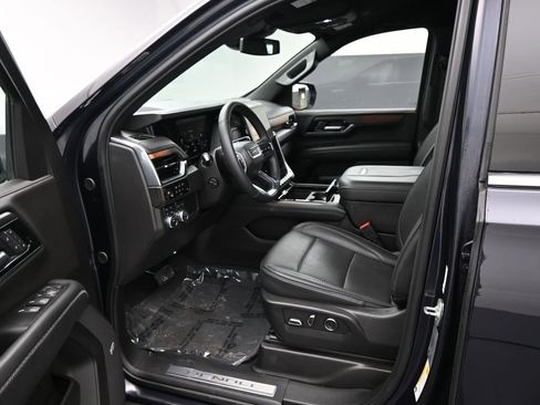 Used 2025 GMC Yukon XL Denali image 9