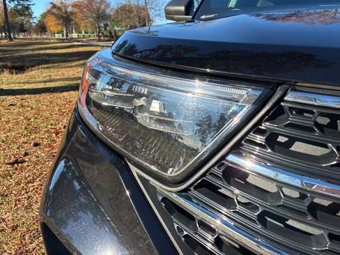 Used 2023 Ford Explorer XLT image 9