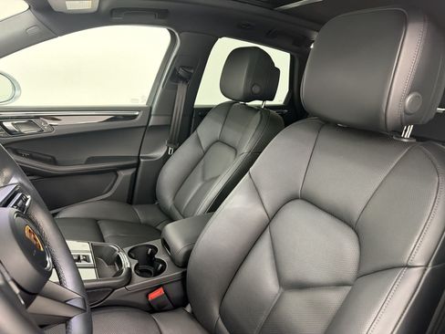 Used 2026 Porsche Macan AWD/4WD image 5